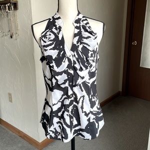 🖤 Express - Sleeveless Black & White Top - Size: M